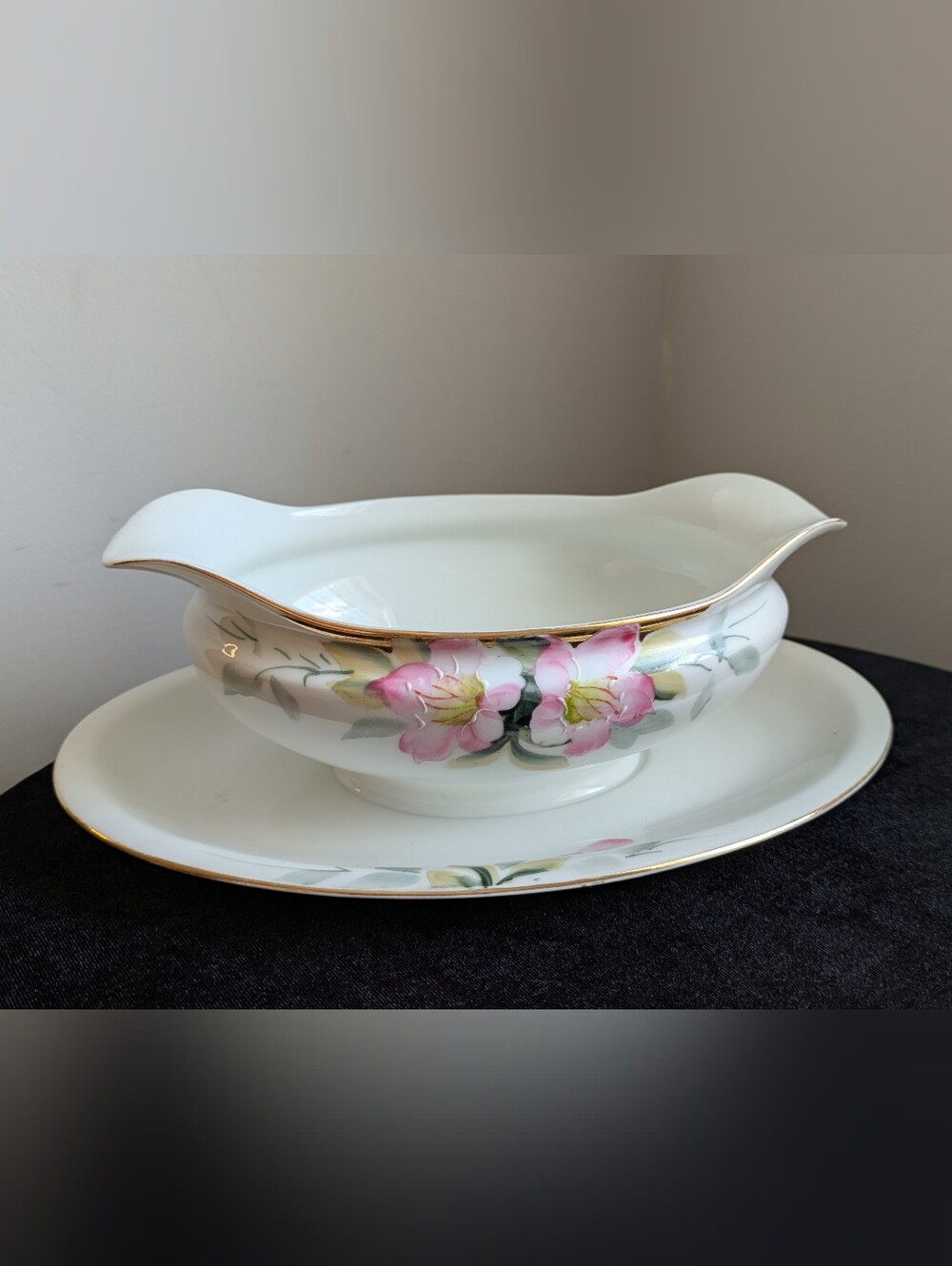 Noritake M Azalea Gravy Boat with Attached Underplate